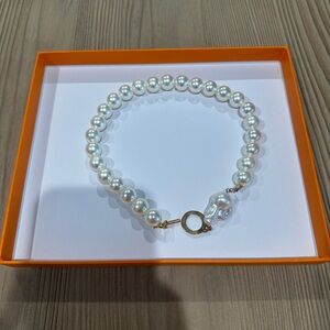 Elegant Pearl Necklace with Gold Clasp